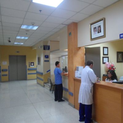 Entrada o vestíbulo en Hospital Clínica Santa María